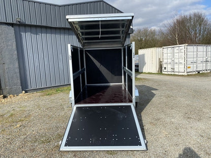 Remolque furgoneta JALON JCC750 con capacidad de 750 kg de peso bruto vehicular