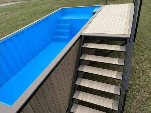 Piscina contenedor elevada con terraza integrada