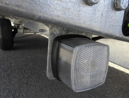 Remolque de plataforma LIDER con ruedas debajo – PTAC: 3500 kg – 2 ejes con freno – 506 x 215 cm